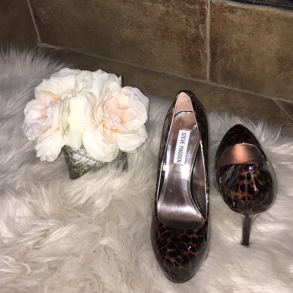 “STEVE MADDEN” shiny Leopard print Heels